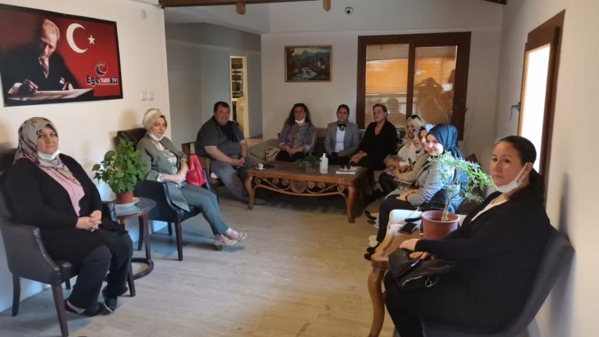 EDREMİT MHP'Lİ KADIN KOLLARI. ..