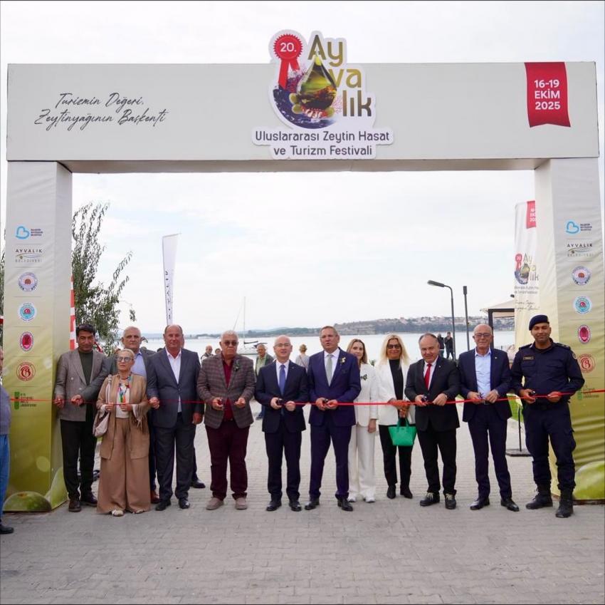Ayvalık’ta Zeytin ve Zeytinyağı Büyük Festival Pazarı Açıldı.