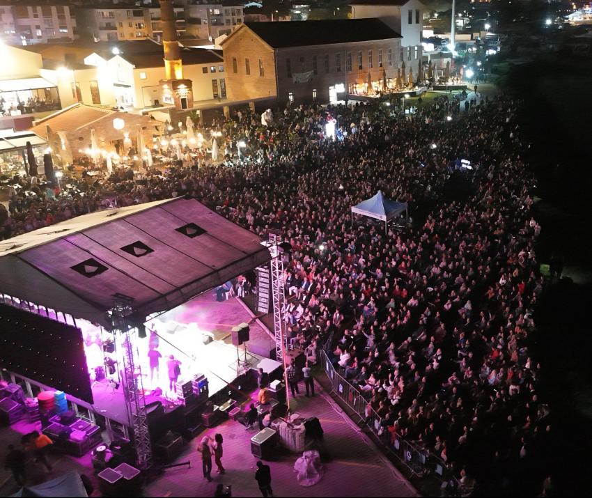 Suzan Kardeş’ten Ayvalık’ta Balkan Rüzgarı!