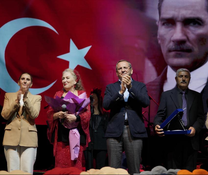 Suzan Kardeş’ten Ayvalık’ta Balkan Rüzgarı!