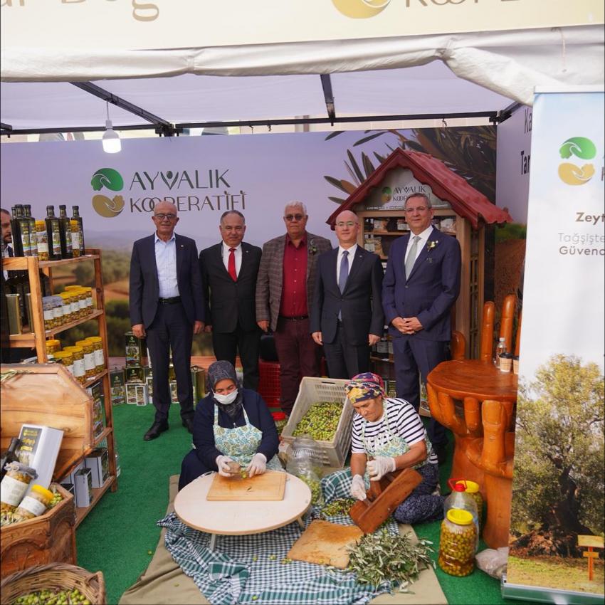 Ayvalık’ta Zeytin ve Zeytinyağı Büyük Festival Pazarı Açıldı.