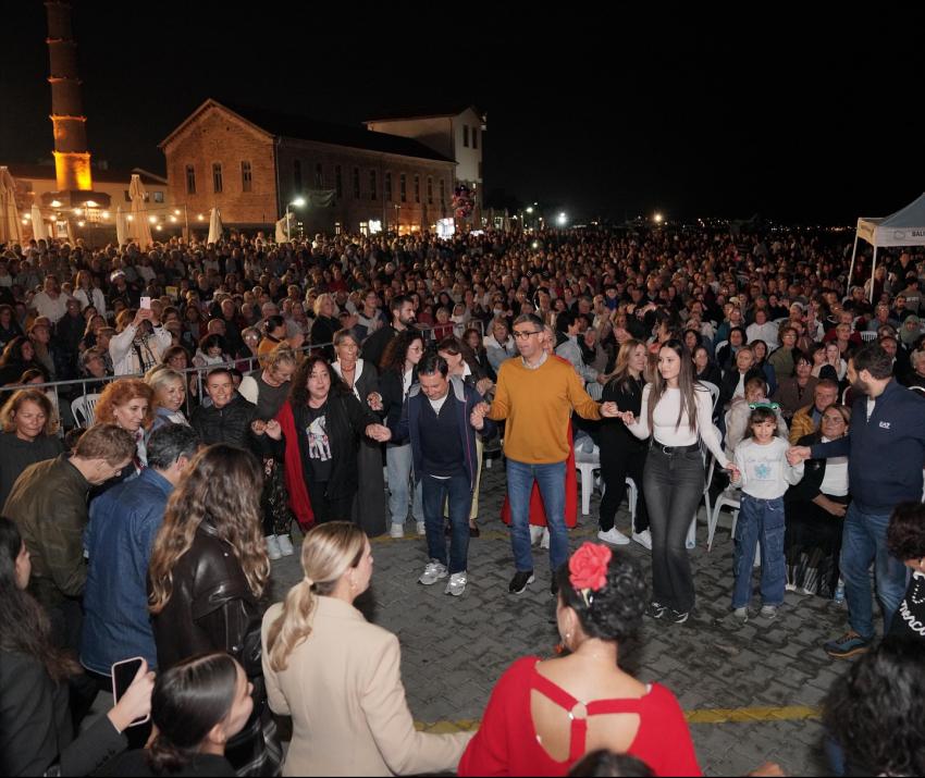 Suzan Kardeş’ten Ayvalık’ta Balkan Rüzgarı!