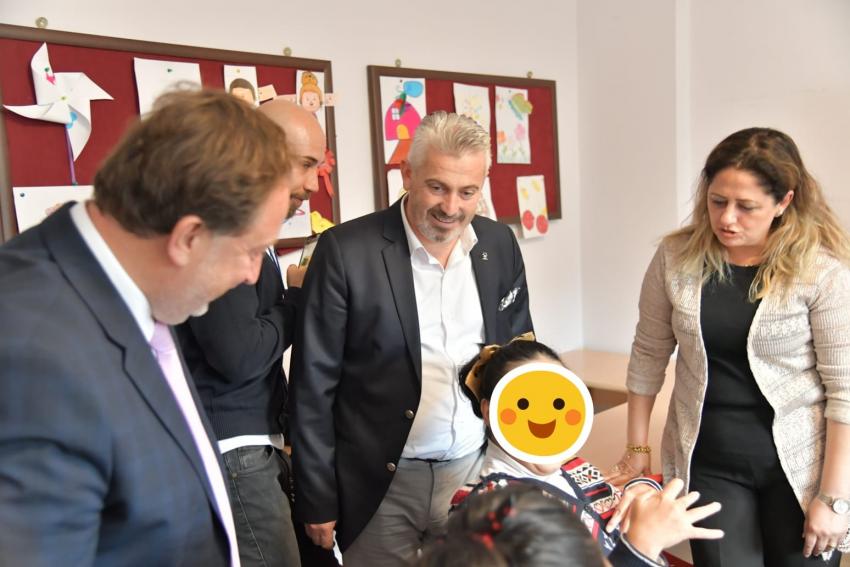 AK PARTİ KARESİ’DEN; ÖZEL ÇOCUKLARLA, KIZ ÇOCUKLARI GÜNÜNE ÖZEL KUTLAMA…