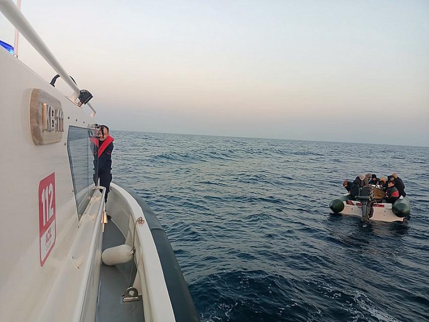AYVALIK’TA SAHİL GÜVENLİK 18 GÖÇMEN YAKALADI