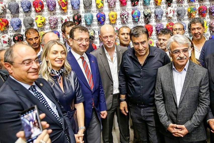 EKREM İMAMOĞLU, DIYARBAKIR ANNELERINI ZIYARET ETMEDI! HDP'LILERLE SERGI AÇILIŞINA KATILDI