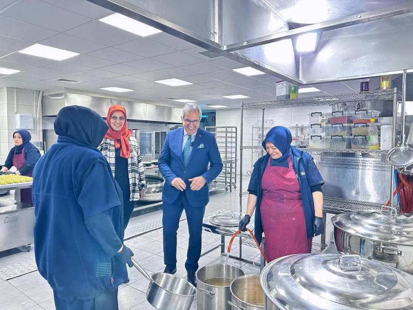 BAŞKAN MİRZA, BELEDİYE İMALATHANESİNDE ÜRETİM SÜREÇLERİNİ İNCELEDİ