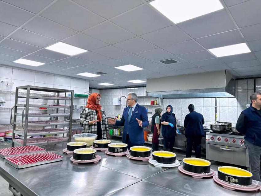 BAŞKAN MİRZA, BELEDİYE İMALATHANESİNDE ÜRETİM SÜREÇLERİNİ İNCELEDİ