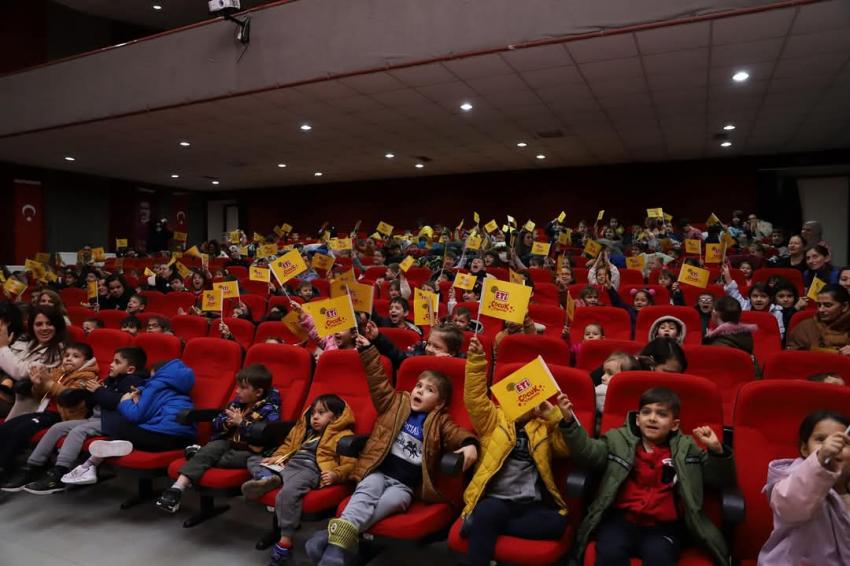 BANDIRMA BELEDİYESİ VE ETİ ÇOCUK TİYATROSU'NDAN MİNİKLERE UNUTULMAZ TİYATRO KEYFİ