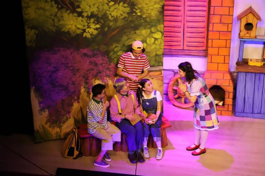 BANDIRMA BELEDİYESİ VE ETİ ÇOCUK TİYATROSU'NDAN MİNİKLERE UNUTULMAZ TİYATRO KEYFİ