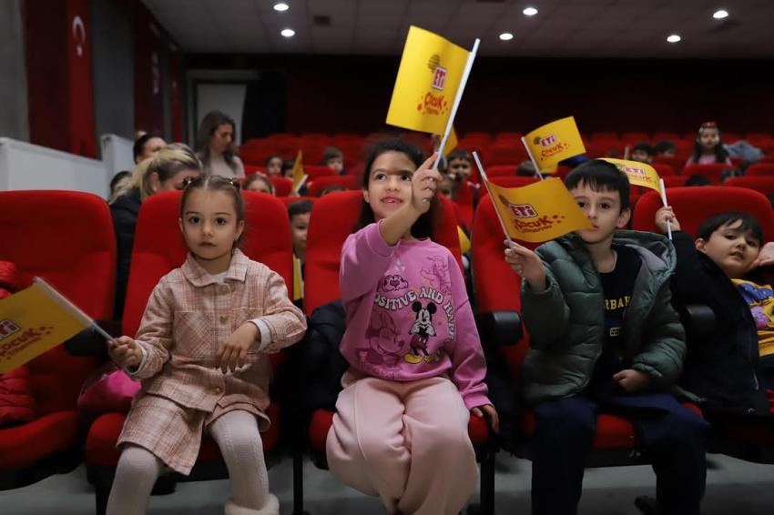 BANDIRMA BELEDİYESİ VE ETİ ÇOCUK TİYATROSU'NDAN MİNİKLERE UNUTULMAZ TİYATRO KEYFİ