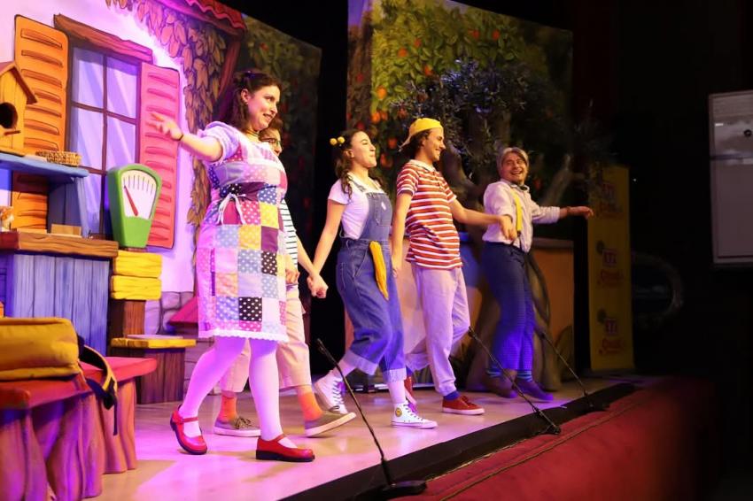 BANDIRMA BELEDİYESİ VE ETİ ÇOCUK TİYATROSU'NDAN MİNİKLERE UNUTULMAZ TİYATRO KEYFİ