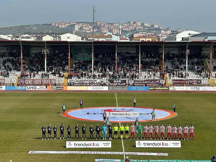 BAŞKAN DURSUN MİRZA BANDIRMASPOR’A DESTEK İÇİN TRİBÜNDE YERİNİ ALDI