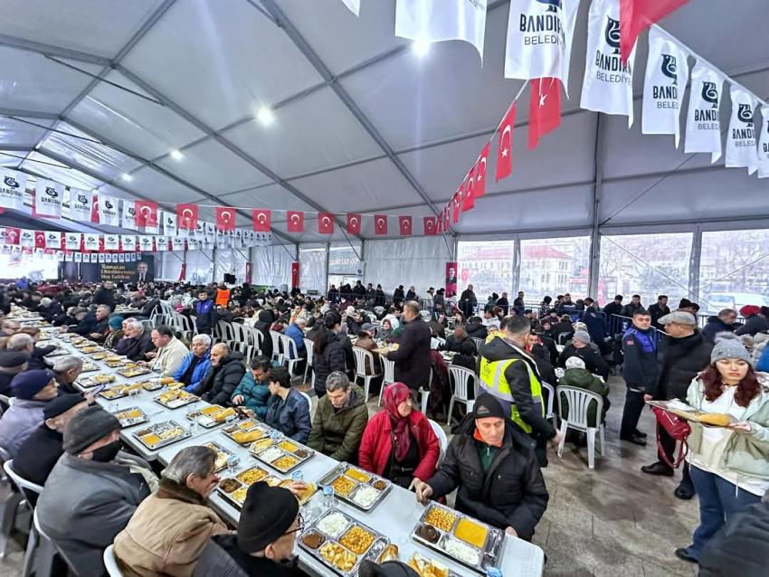 BANDIRMA BELEDİYESİ İFTAR ÇADIRINDA DAYANIŞMA VE PAYLAŞIMIN GÜCÜ