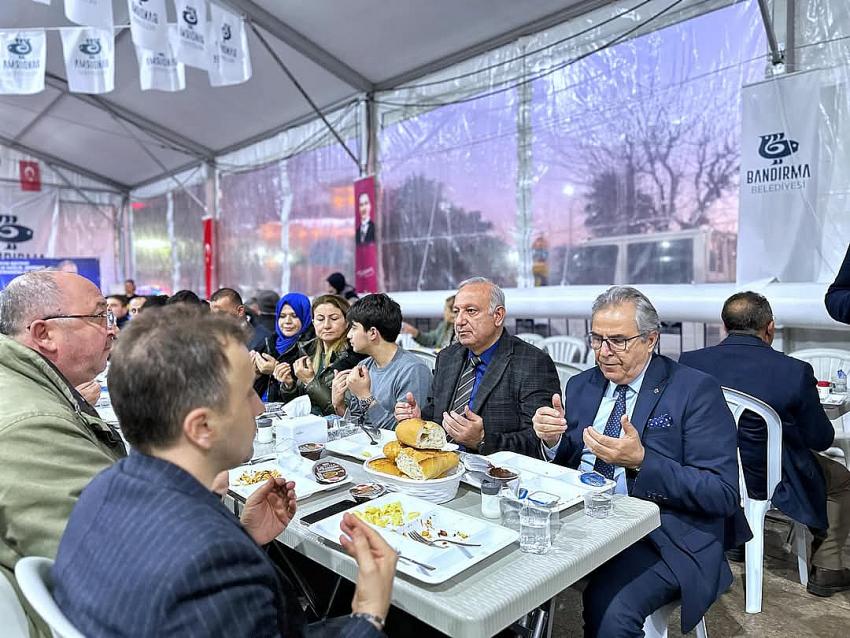 BANDIRMA BELEDİYESİ’NİN İFTAR SOFRASINDA BİRLİK VE DAYANIŞMA