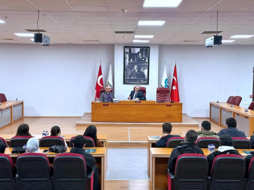 GENÇLERLE YEREL YÖNETİMLER ÜZERİNE KEYİFLİ SOHBET