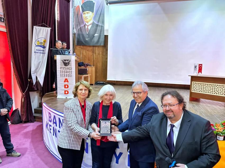 GAZETECİ-YAZAR BANU AVAR, 8 MART ETKİNLİKLERİ KAPSAMINDA BANDIRMA’DAYDI