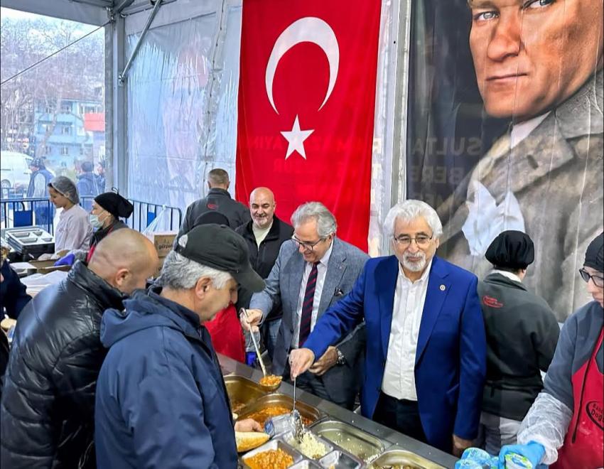 BANDIRMA BELEDİYESİ İFTAR ÇADIRINDA DAYANIŞMA RUHU DEVAM EDİYOR