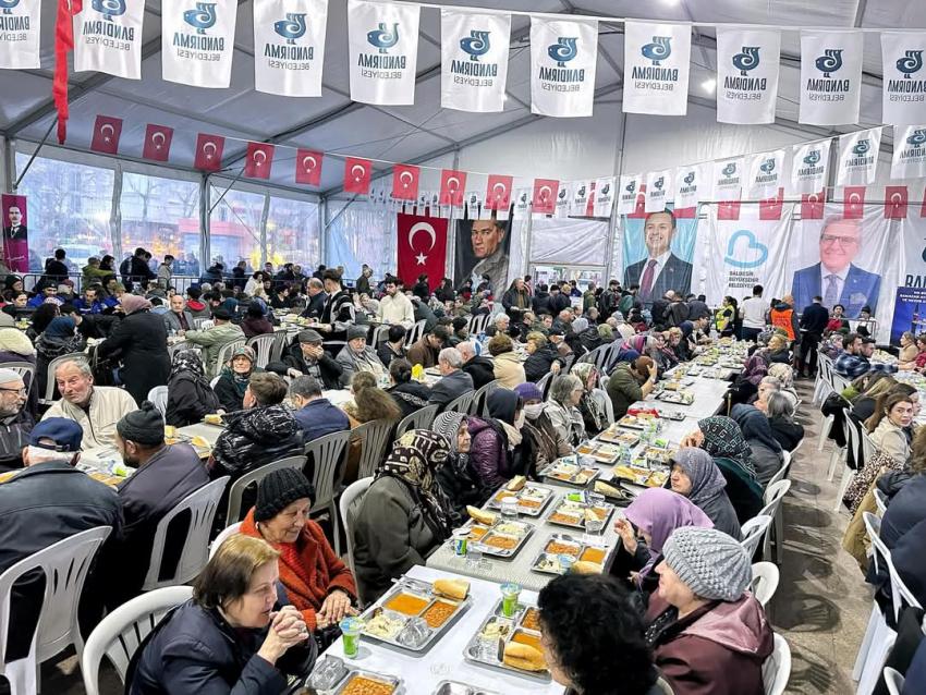 BANDIRMA BELEDİYESİ İFTAR ÇADIRINDA DAYANIŞMA RUHU DEVAM EDİYOR