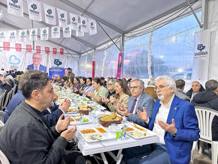 BANDIRMA BELEDİYESİ İFTAR ÇADIRINDA DAYANIŞMA RUHU DEVAM EDİYOR
