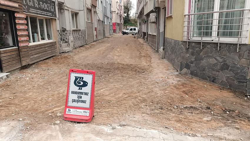 BANDIRMA’DA YOL BAKIM VE ONARIM ÇALIŞMALARI DEVAM EDİYOR