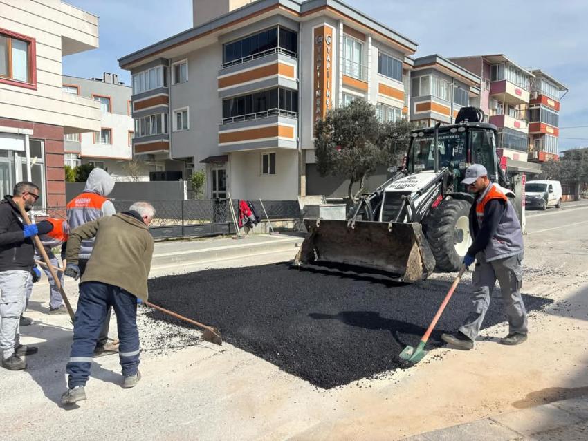 BANDIRMA’DA YOL BAKIM VE ONARIM ÇALIŞMALARI DEVAM EDİYOR