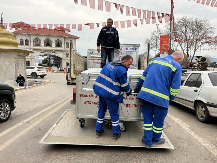 BANDIRMA’DA YENİ ÇÖP KONTEYNERLERİ YERLEŞTİRİLDİ