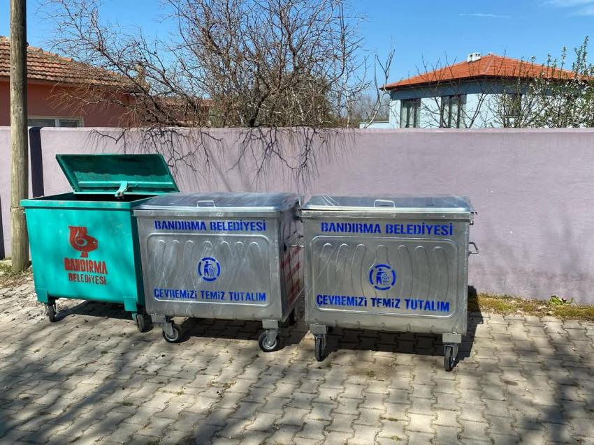 BANDIRMA’DA YENİ ÇÖP KONTEYNERLERİ YERLEŞTİRİLDİ