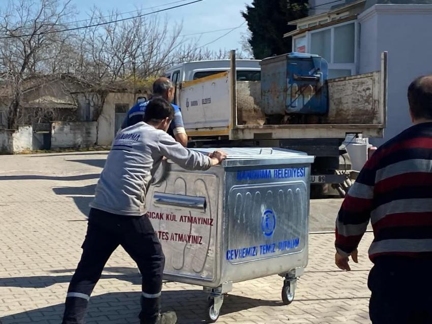 BANDIRMA’DA YENİ ÇÖP KONTEYNERLERİ YERLEŞTİRİLDİ