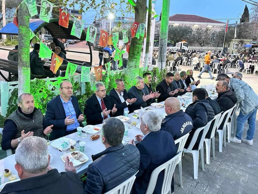 BANDIRMA BELEDİYE BAŞKANI DURSUN MİRZA, YEŞİLÇOMLU MAHALLESİNDEKİ İFTAR YEMEĞİNE KATILDI