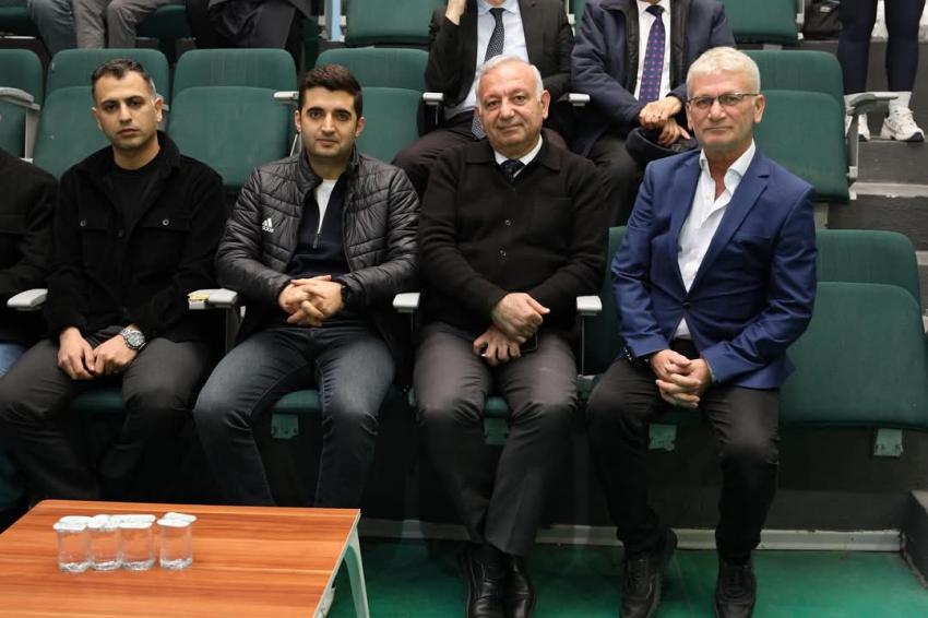 Bandırma Belediyesi Erkek Voleybol Takımı, Manyas Çeltik Voleybol Turnuvası’nı 3. Olarak Tamamladı