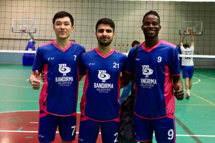 Bandırma Belediyesi Erkek Voleybol Takımı, Manyas Çeltik Voleybol Turnuvası’nı 3. Olarak Tamamladı