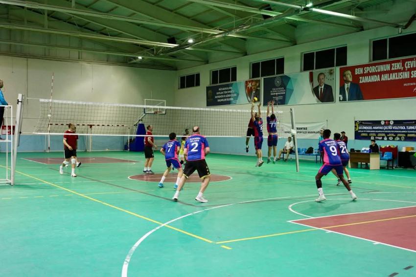 Bandırma Belediyesi Erkek Voleybol Takımı, Manyas Çeltik Voleybol Turnuvası’nı 3. Olarak Tamamladı