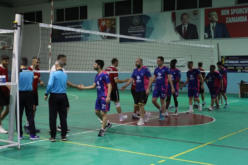 Bandırma Belediyesi Erkek Voleybol Takımı, Manyas Çeltik Voleybol Turnuvası’nı 3. Olarak Tamamladı
