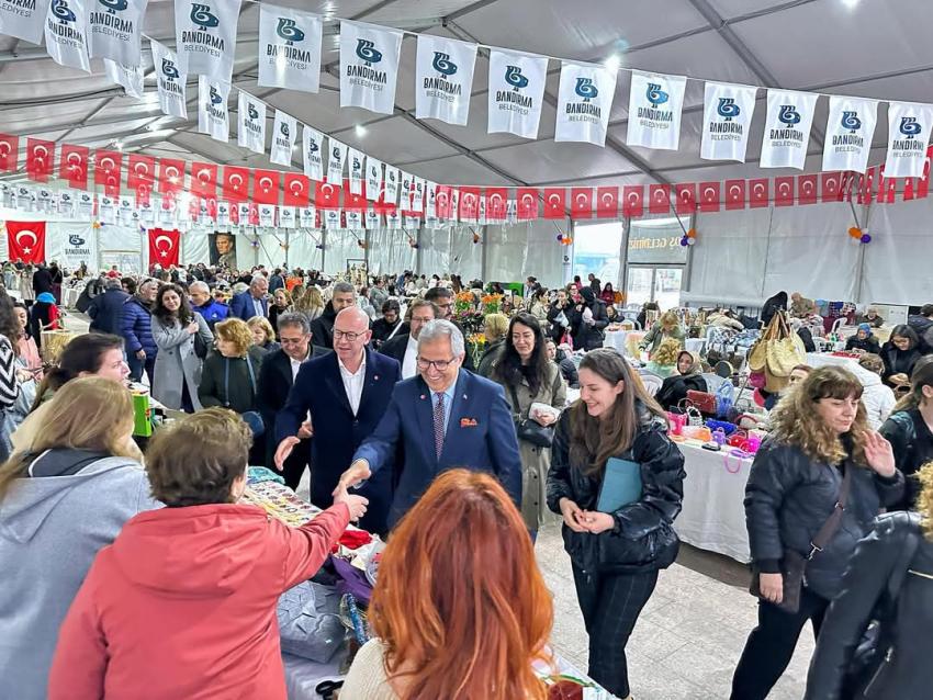 BANDIRMA BELEDİYESİ 3. KADIN EL EMEĞİ FESTİVALİ’NİN AÇILIŞI COŞKUYLA GERÇEKLEŞTİ