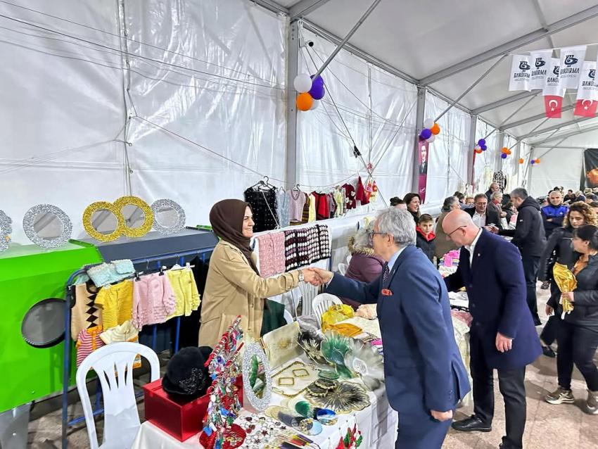 BANDIRMA BELEDİYESİ 3. KADIN EL EMEĞİ FESTİVALİ’NİN AÇILIŞI COŞKUYLA GERÇEKLEŞTİ