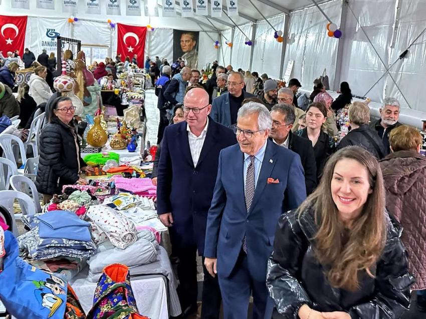 BANDIRMA BELEDİYESİ 3. KADIN EL EMEĞİ FESTİVALİ’NİN AÇILIŞI COŞKUYLA GERÇEKLEŞTİ