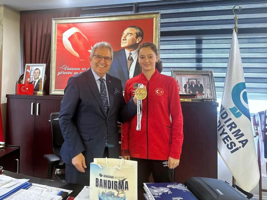 BAŞKAN MİRZA, BANDIRMA’NIN GURURU BAŞARILI SPORCU ZEYNEP AY’I AĞIRLADI