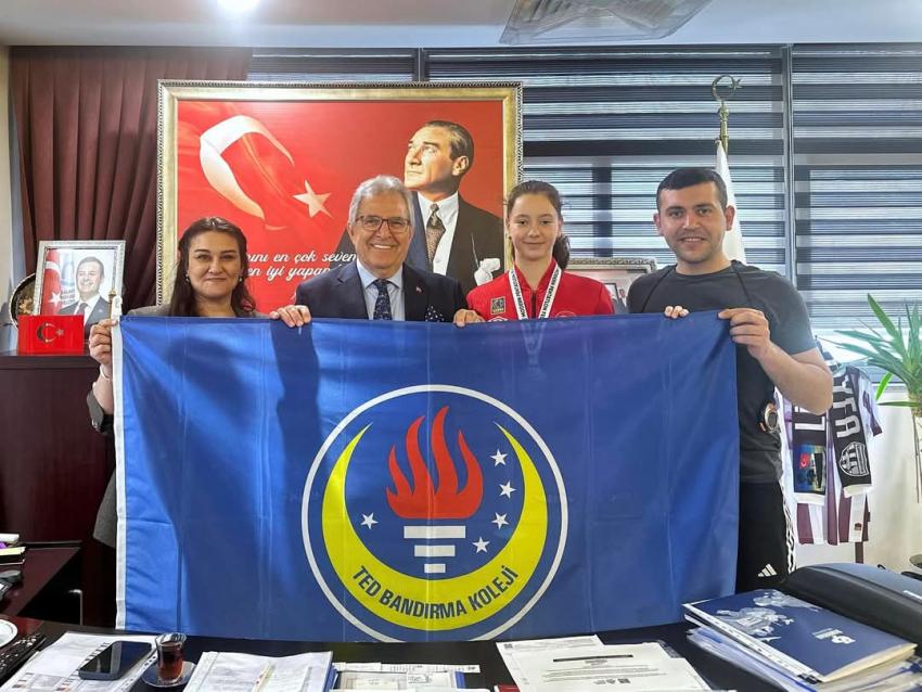 BAŞKAN MİRZA, BANDIRMA’NIN GURURU BAŞARILI SPORCU ZEYNEP AY’I AĞIRLADI