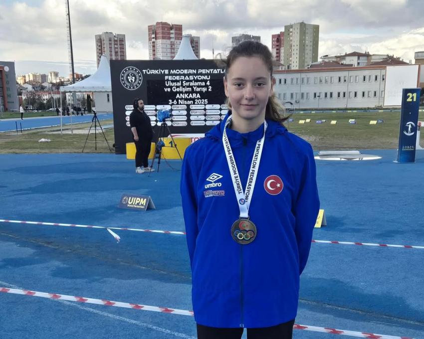 BAŞKAN MİRZA, BANDIRMA’NIN GURURU BAŞARILI SPORCU ZEYNEP AY’I AĞIRLADI