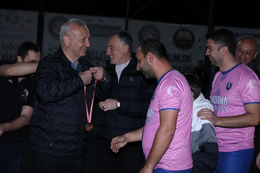 BANDIRMA BELEDİYESİ FUTBOL TAKIMI ŞİRKETLER LİGİ'NDE TARİH YAZDI