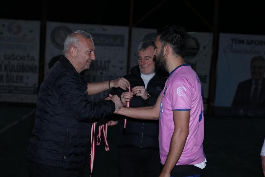 BANDIRMA BELEDİYESİ FUTBOL TAKIMI ŞİRKETLER LİGİ'NDE TARİH YAZDI