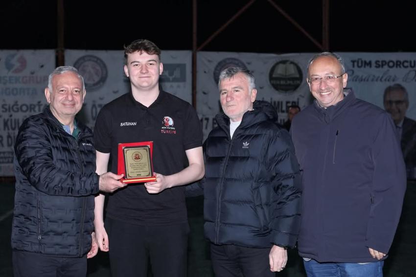 BANDIRMA BELEDİYESİ FUTBOL TAKIMI ŞİRKETLER LİGİ'NDE TARİH YAZDI