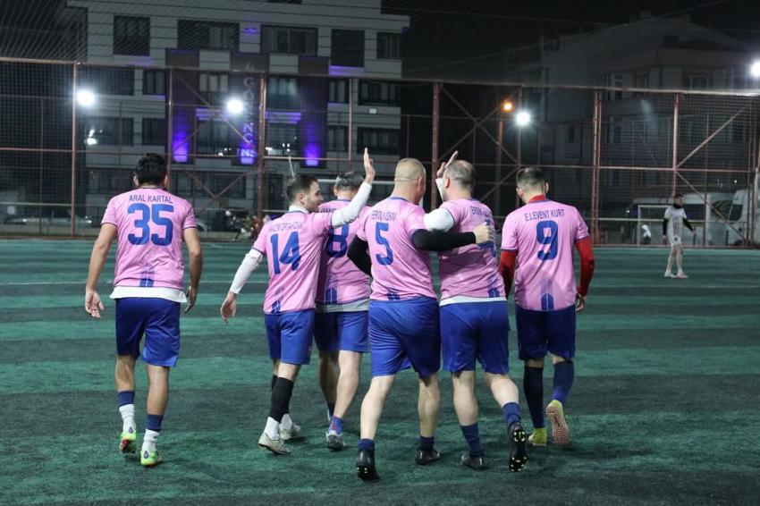 BANDIRMA BELEDİYESİ FUTBOL TAKIMI ŞİRKETLER LİGİ'NDE TARİH YAZDI