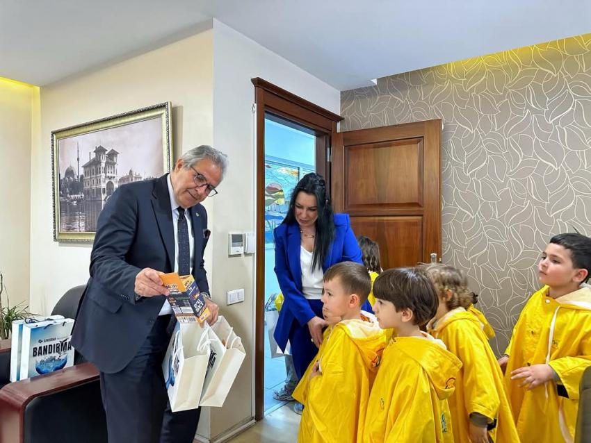 BANDIRMA’NIN GURURU MUTLU ÇOCUKLAR ANAOKULU BAŞKAN MİRZA’YI ZİYARET ETTİ