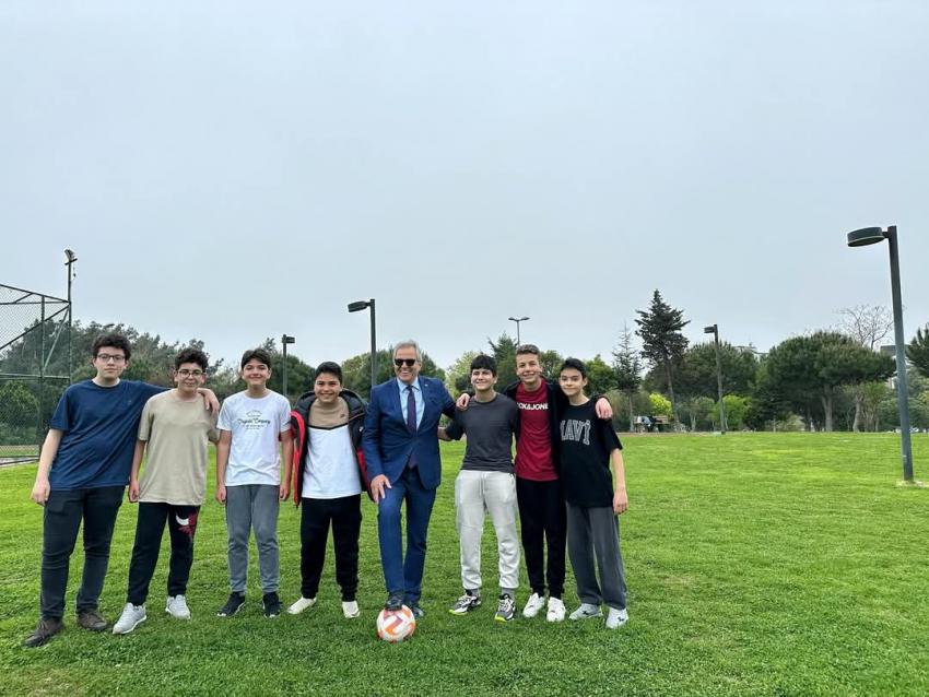 BAŞKAN MİRZA, HÜRRİYET PARKI’NDA GENÇLERLE BULUŞTU