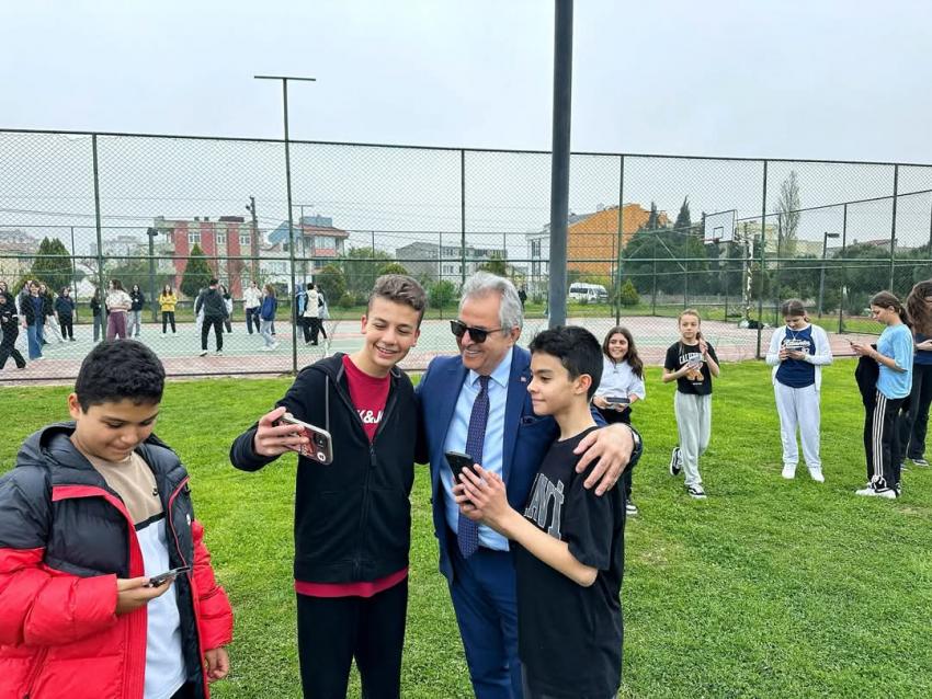 BAŞKAN MİRZA, HÜRRİYET PARKI’NDA GENÇLERLE BULUŞTU