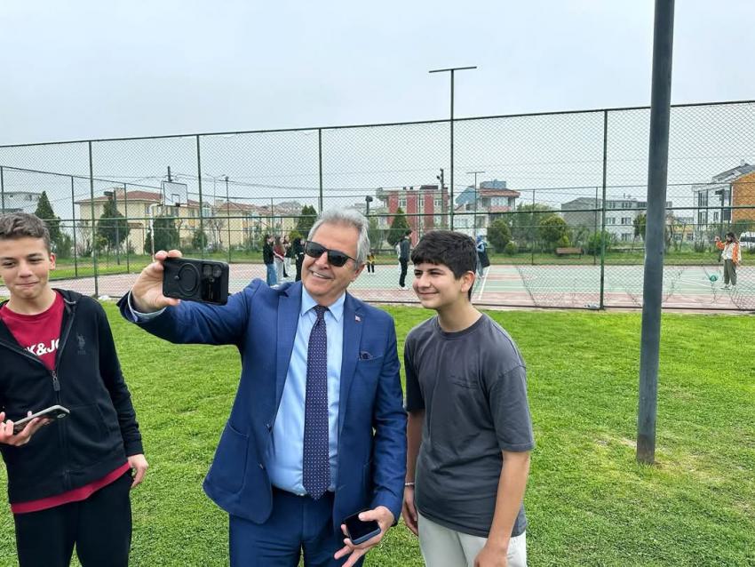 BAŞKAN MİRZA, HÜRRİYET PARKI’NDA GENÇLERLE BULUŞTU