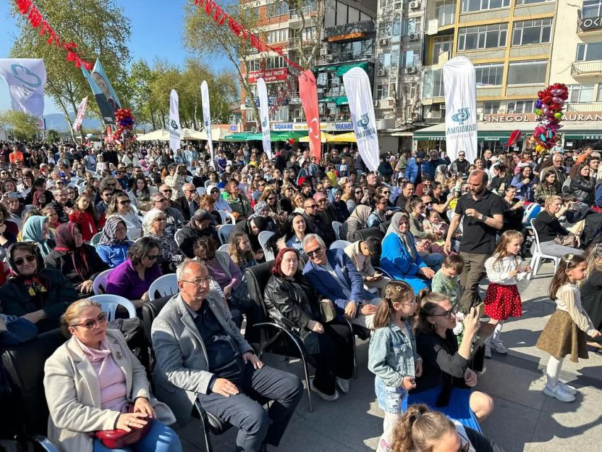 BANDIRMA CUMHURİYET MEYDANI’NDA 23 NİSAN COŞKUSU!