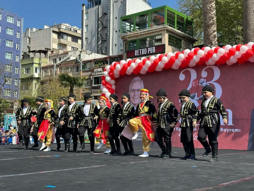 BANDIRMA CUMHURİYET MEYDANI’NDA 23 NİSAN COŞKUSU!