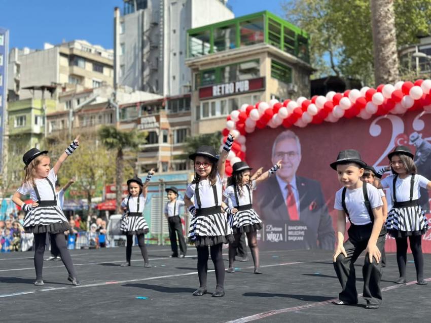 BANDIRMA CUMHURİYET MEYDANI’NDA 23 NİSAN COŞKUSU!